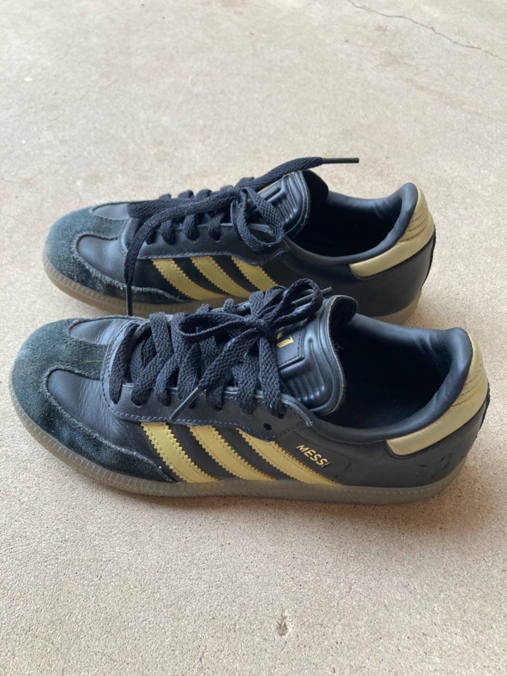 USED KIDS 4.5 adidas Black & Gold Messi Low-Top Sneakers